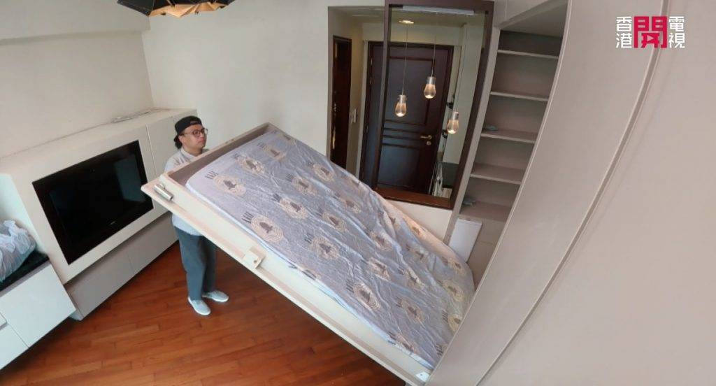 大角咀 而屋主亦將折摺床放於客廳位置。