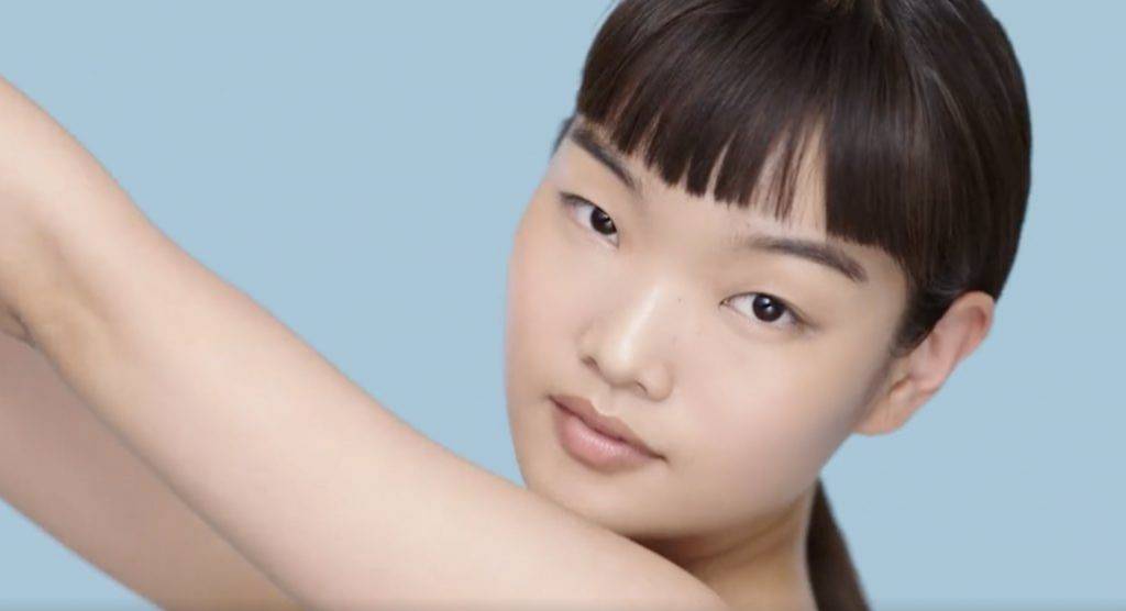 鳳眼 早前，中國Chanel挑選代表亞裔的模特兒亦有鳳眼特徵，但卻因為該次的模特兒選用而引起爭議