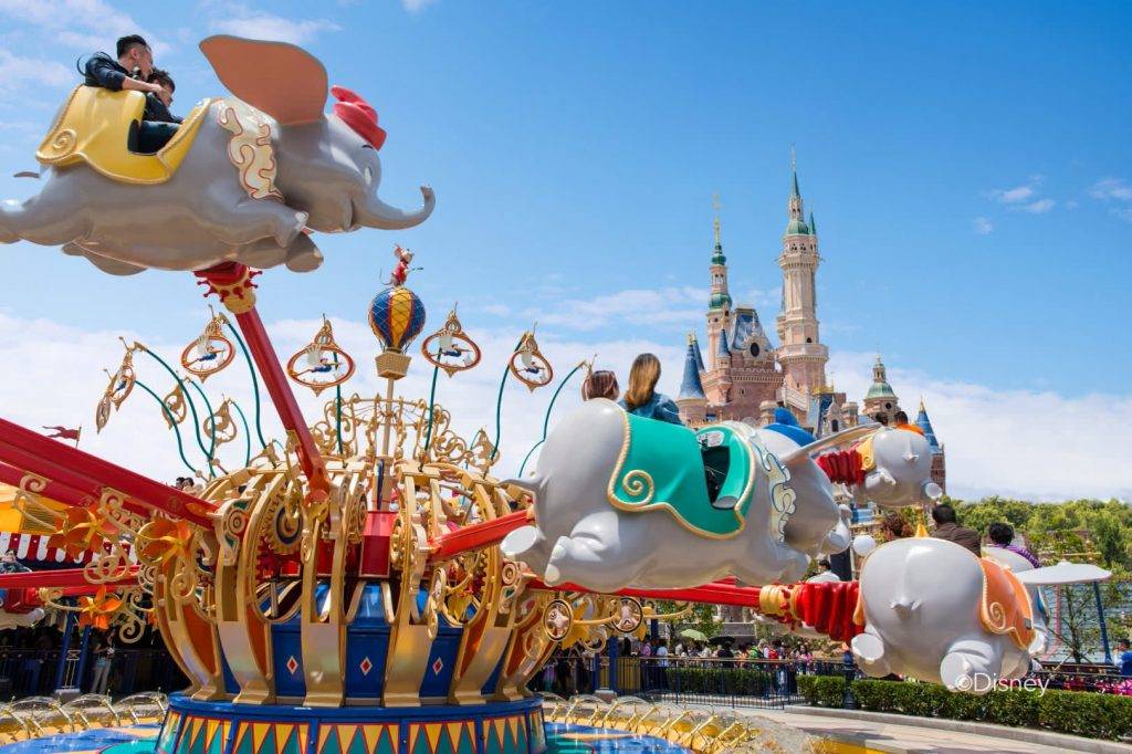 上海迪士尼突破傳統取消了招牌項目「小小世界」。