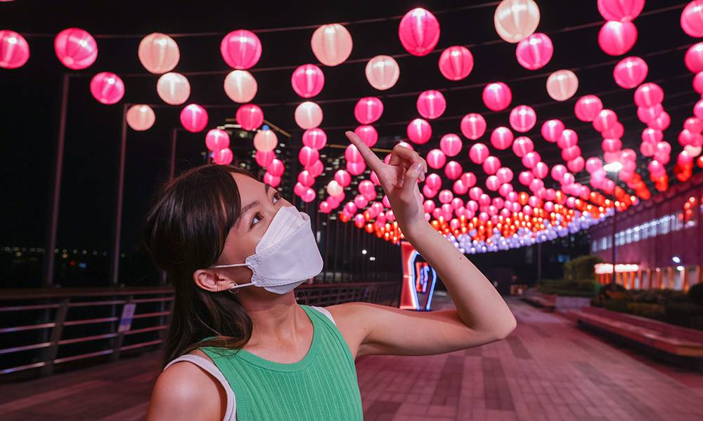 東涌海濱花燈節 掛滿1,000個燈籠的「花燈大街」，好浪漫呀！