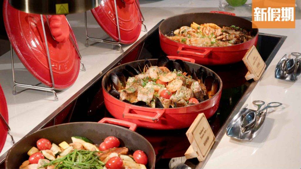 富麗敦海洋公園酒店 餐廳亦有提供逾40多款熱盤，不同多國菜都食得到。