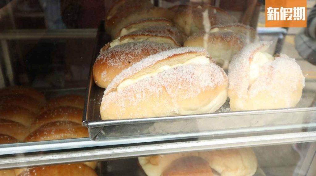 豪華餅店結業 舊式麵包堅持人手製作。