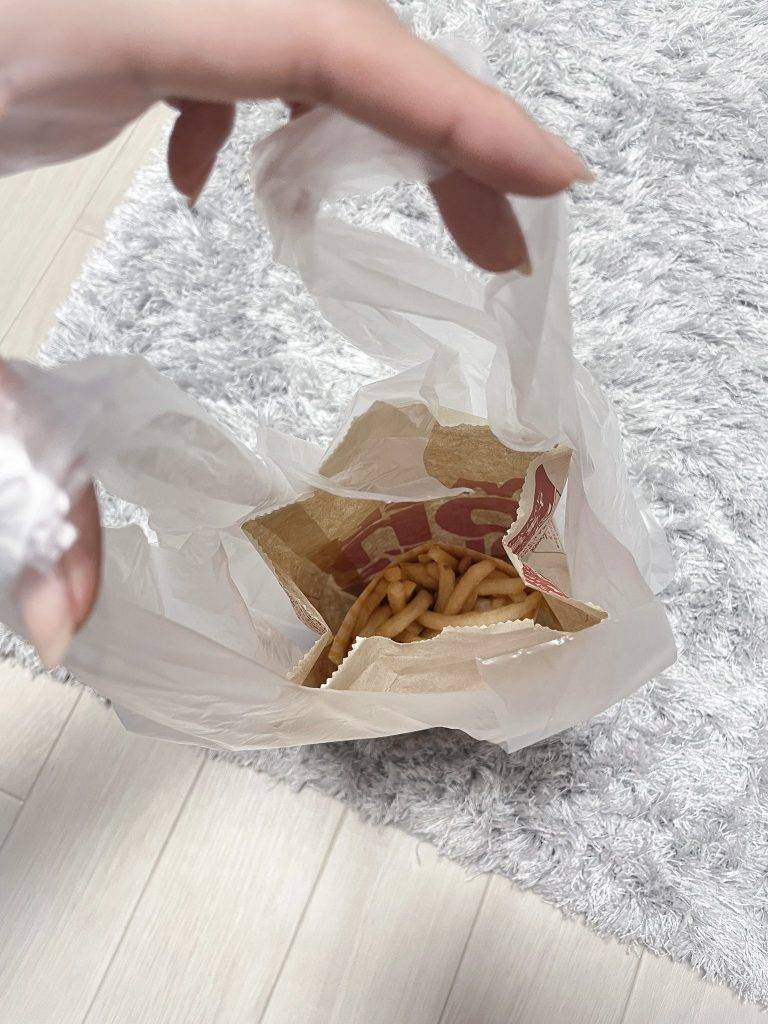 日本KOL就這樣把薯條拿回家，超過5分鐘仍然保持脆脆的口感。