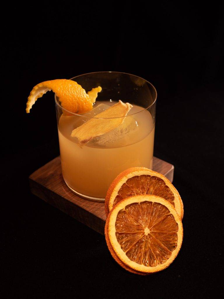MONMONO Ginger Peach Old Fashioned新鮮的桃子配上姜，再加入自家製蜜糖水令傳統添上新的色彩及質感。