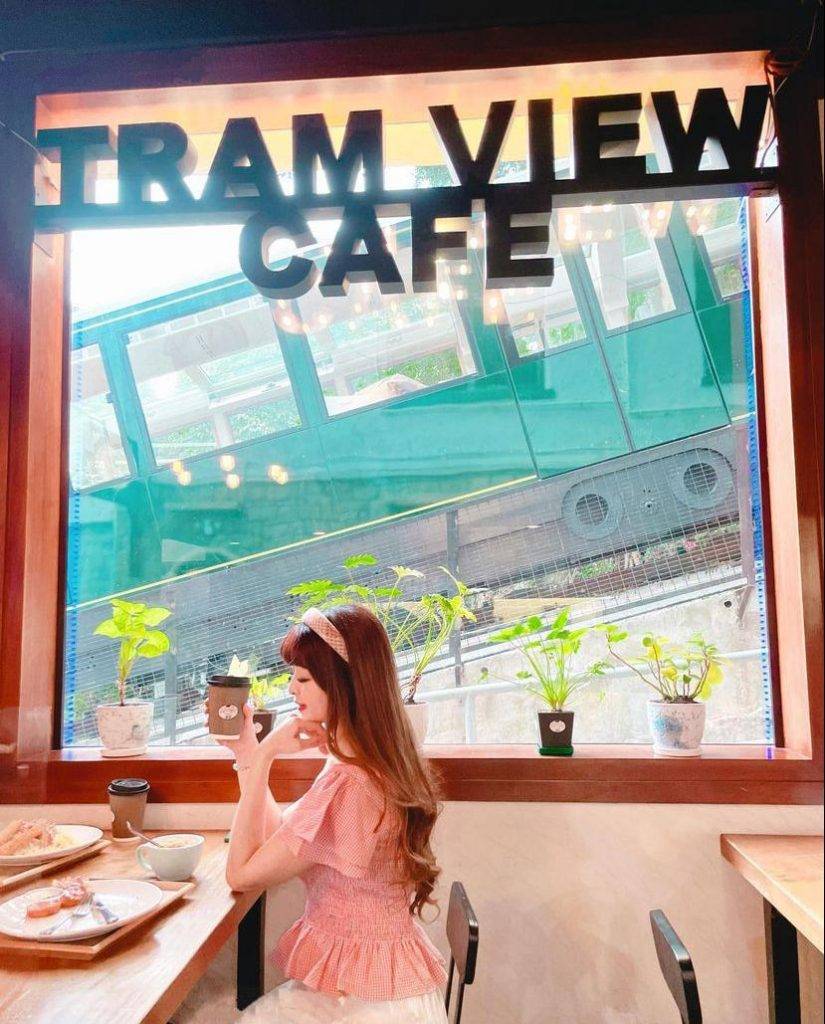 中環美食 中環美食｜中環半山Tram View Cafe很適合跟新一代山頂纜車打卡，窗邊位置特別受歡迎！