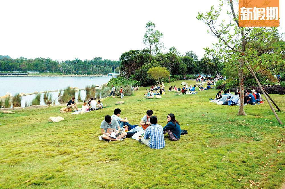 迪欣湖 迪欣湖一向是野餐熱點，環境優美，更可享受遠離煩囂之感覺。