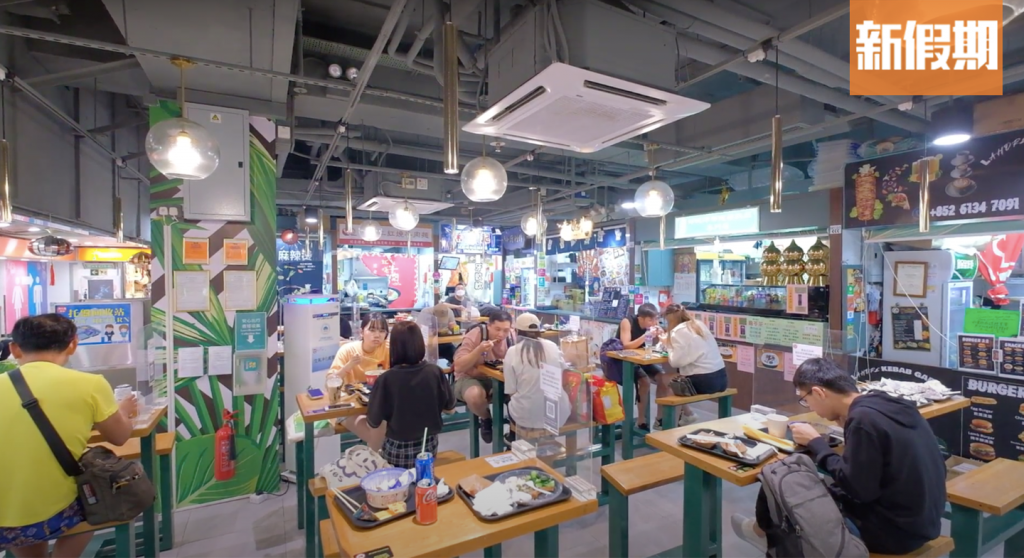 西九龍中心 深水埗 6樓新設了小型Food Court，約6-7間食店，同樣設有堂食區供客人買完坐下用餐。