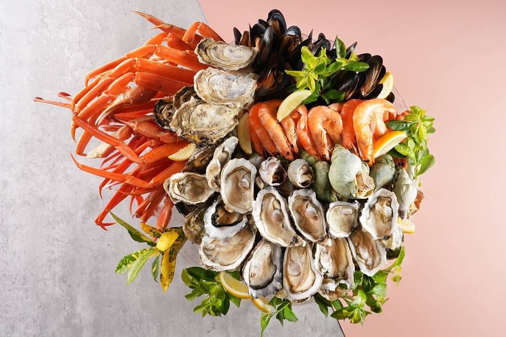 10月生日優惠 自助餐可任食每日兩款空運到港的即開生蠔、鱈場蟹腳、紐西蘭青口、海蝦及海螺等海鮮！