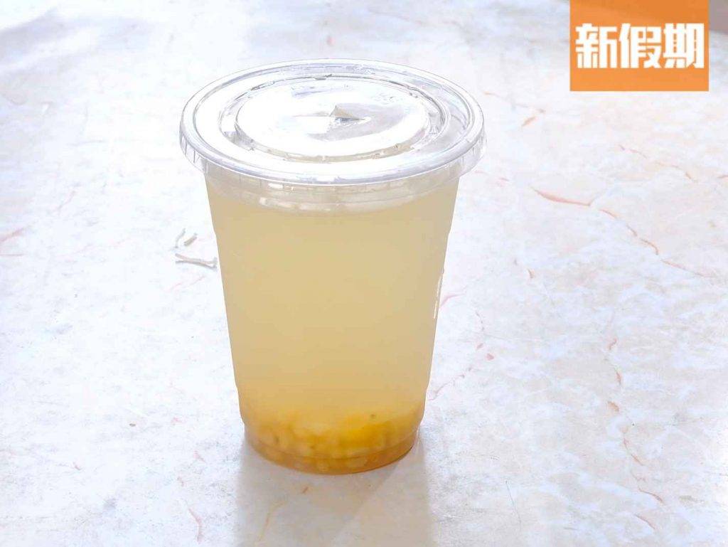 猛醬兄 雙檸薏米水$8/杯，由小店自家煲製，已經預先微糖去冰好貼心。