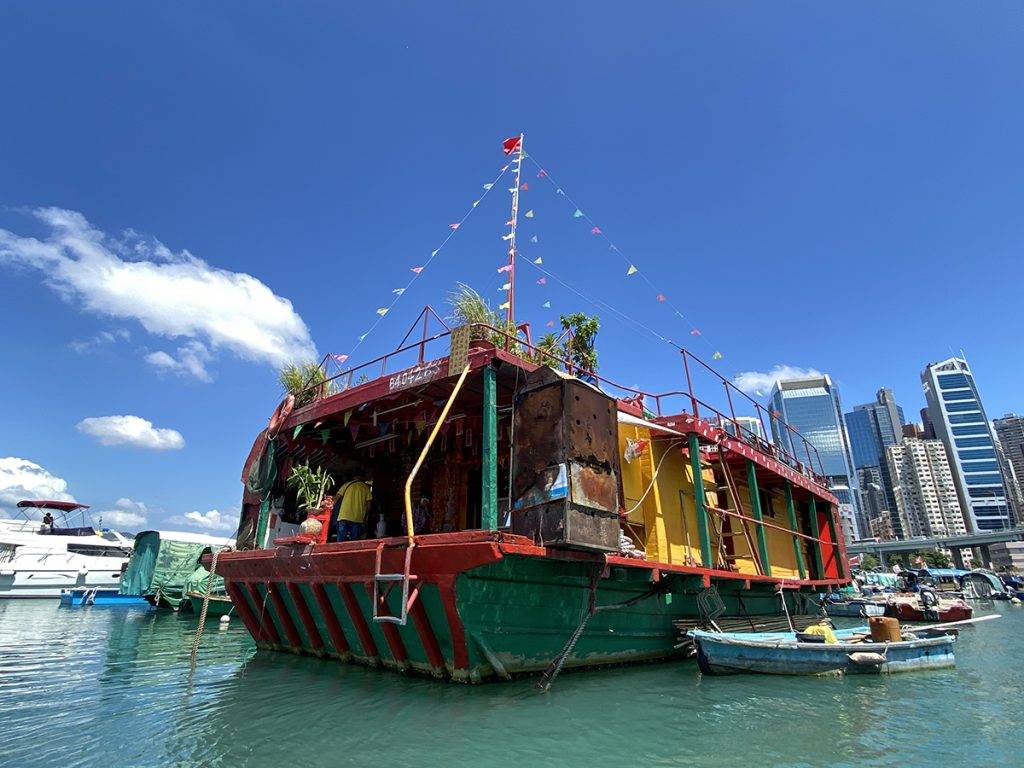  參觀佇立水上近七十載、香港唯一一艘水上廟船的水上三角天后平安堂，體驗避風塘的歷史及獨有文化。