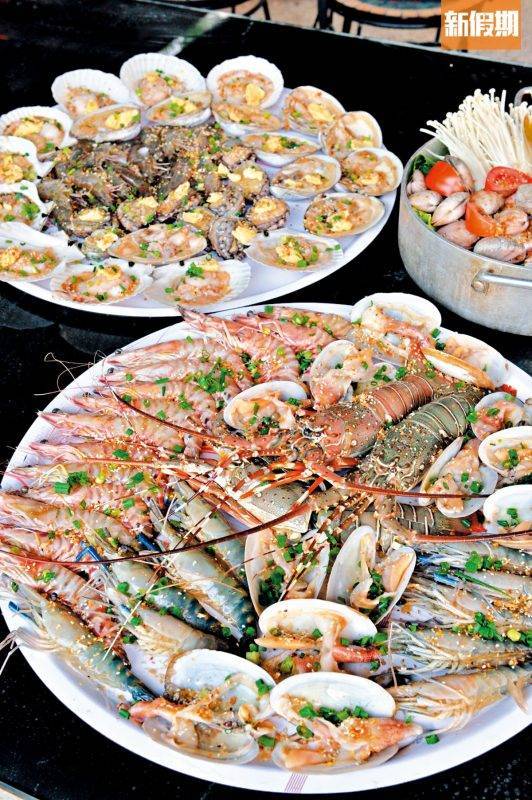 燒烤場2022 極品海鮮套餐場主會即日採購游水海鮮，份外新鮮，想吃龍蝦可以向店方要求另外追加。