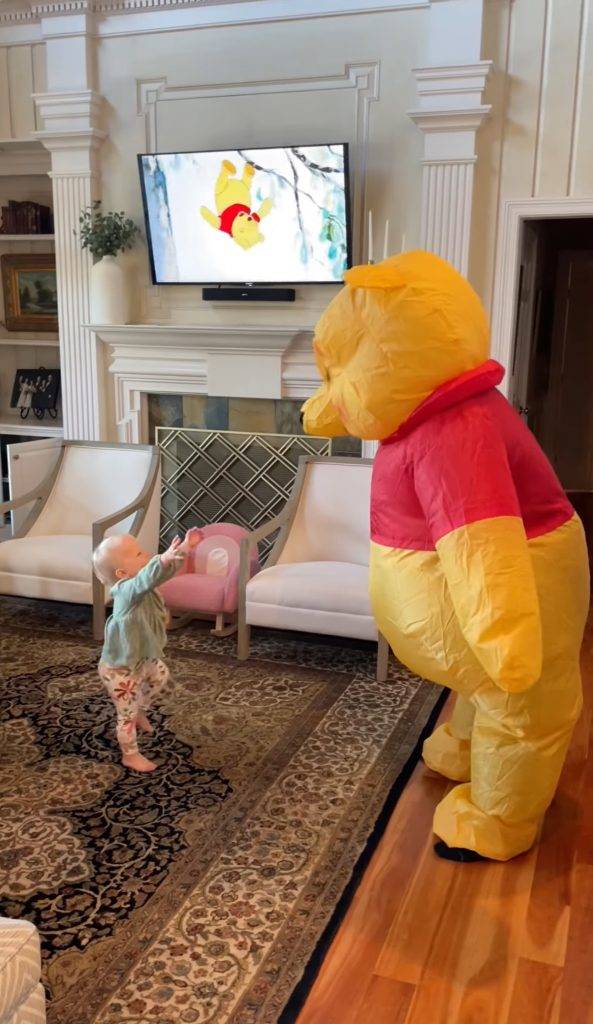 Winnie the Pooh 小女孩與Winnie the Pooh初相見