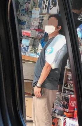 抄牌 事主在Facebook發文指，早前在西貢一間店舖買百潔布，期間將車停泊在路邊，結果買完嘢就被抄牌。
