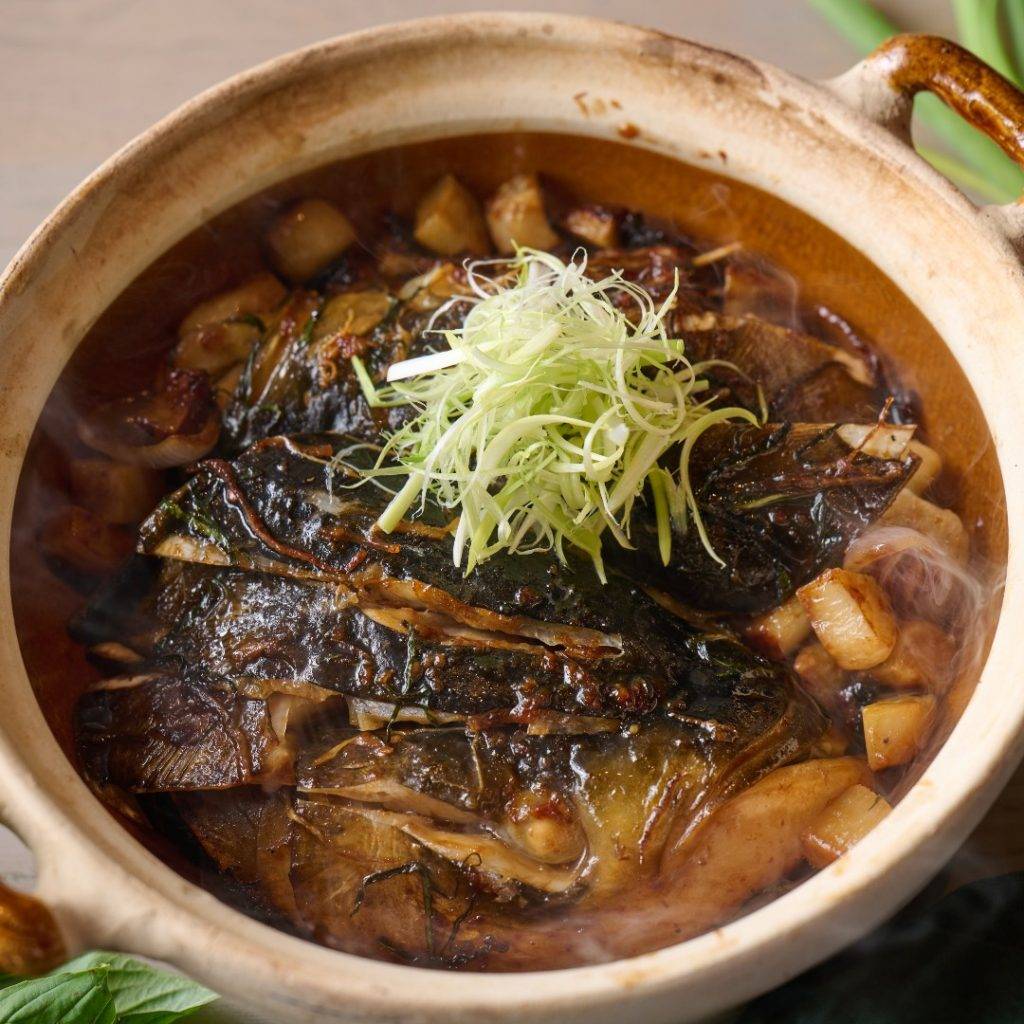煲仔飯 煲仔飯推介｜另外亦有推出煲仔菜，如砂鍋焗大魚頭。