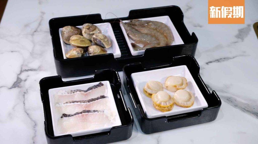 小鍋霸 海鮮：帆立貝、鮮魚片、海蝦、卜卜蜆等。