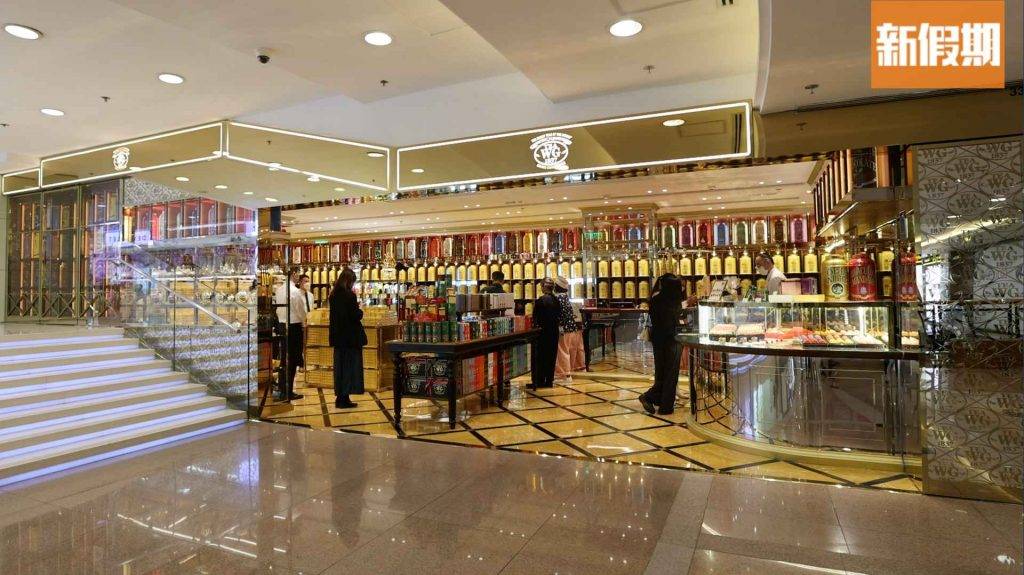 Tea WG Tea WG尖沙咀開設首間茶飲店！以大膽閃爍的金色和鍍金鏡子作主調，成為商場搶眼吸睛的一隅。