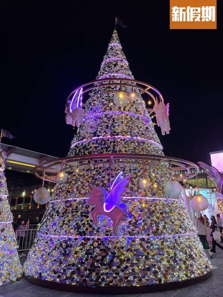 海港城聖誕2022 海港城聖誕 一進入夢幻世界即可看見10米高的幻彩聖誕樹！
