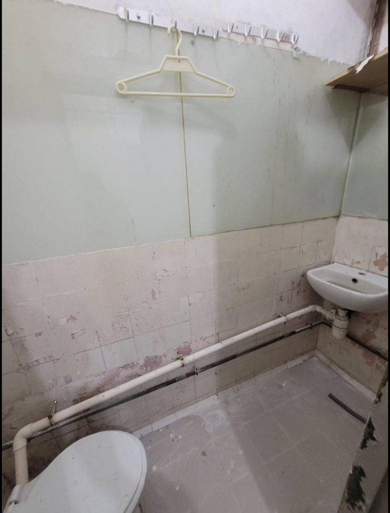 唐樓 廁所的裝修也非常嚇人。