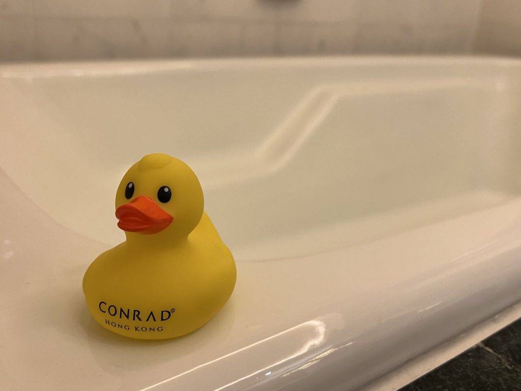 港麗酒店 浴室更有小鴨鴨附送，陪你浸浴！