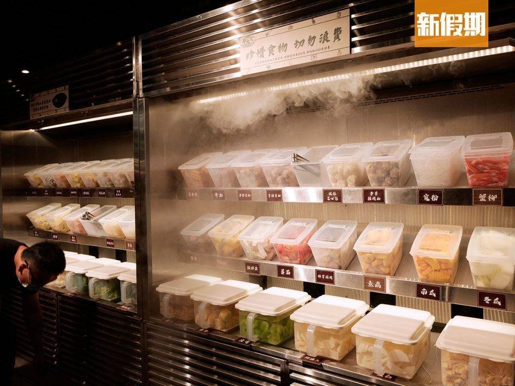 沙田美食 沙田美食｜每間分店設有火鍋自助區，有超過20款配料如丸、蔬菜任取任食。