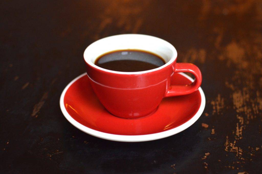 飲食熱話、咖啡 Americano 最上層的咖啡油脂感較不明顯，風味亦偏向清爽。