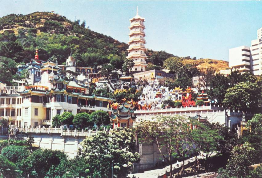 虎豹別墅 虎塔為其時港島區唯一的中式古塔。