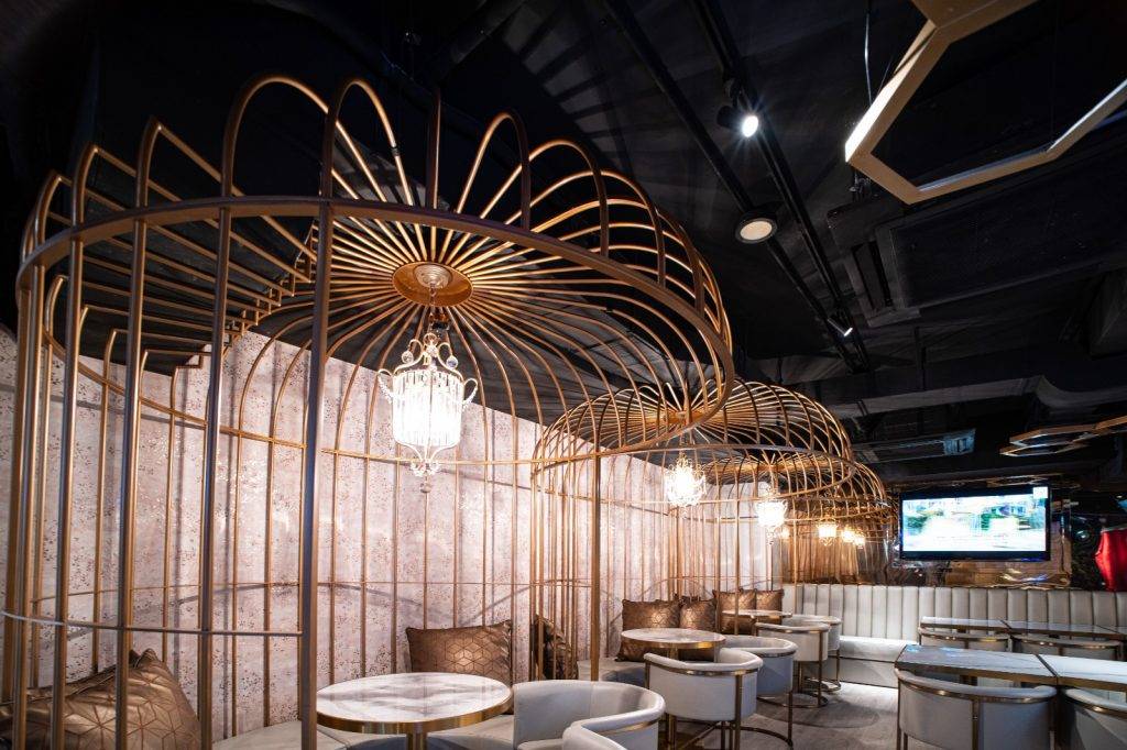 酒吧 酒吧推薦｜餐廳有巨型雀籠座位。