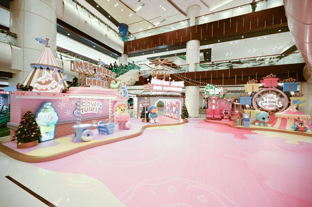 玩具展 青衣城的「聖誕遊樂園」以粉紅色作主調，打造少女風夢幻嘉年華，絕對可以喚起大家的少女心！