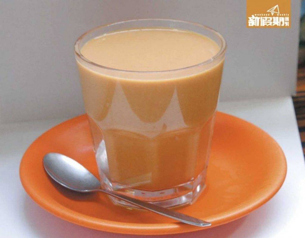 樂園茶餐廳 九龍城 奶茶清香且微微掛杯。