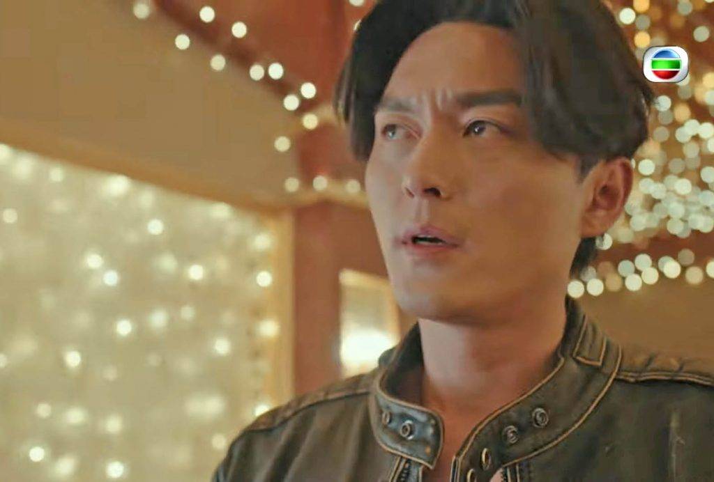楊明 楊明在《一舞傾城》飾演男主角，周旋於姚子羚與蔡潔之間，預告片初段只見大則面，去到壓軸位中都有一個大頭。