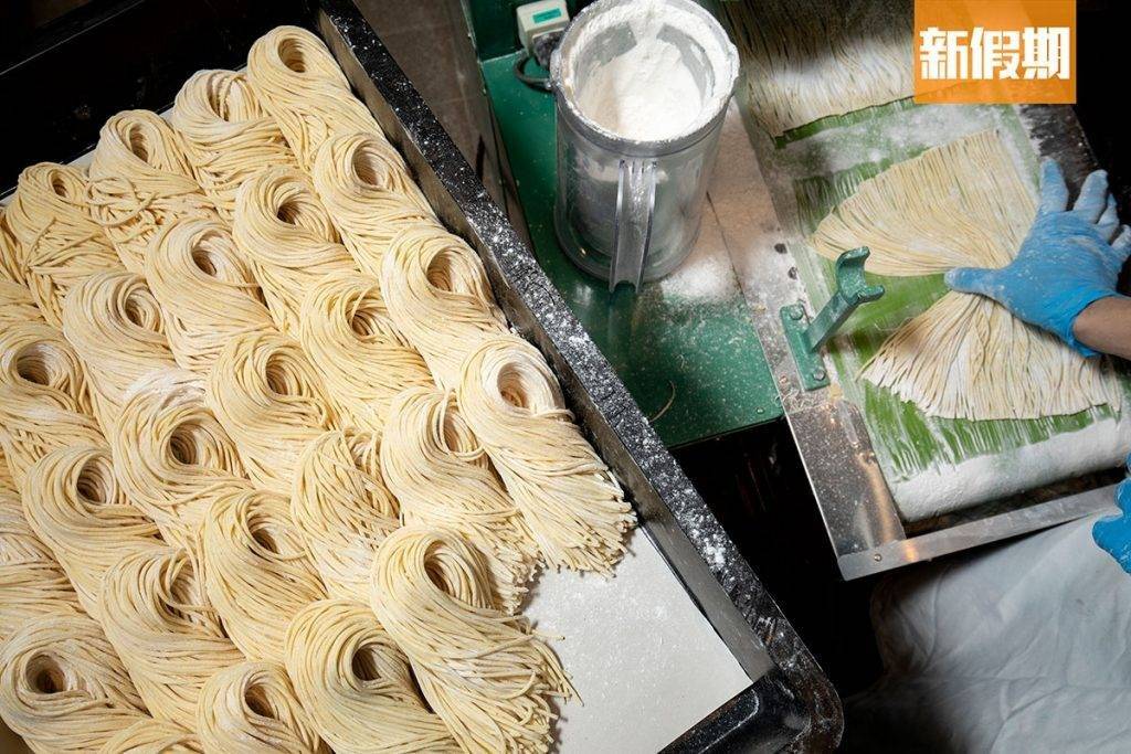 拉麵 拉麵推介｜多賀野進駐K11 MUSEA，店內自設製麵工廠，不時可看到師傅製麵過程。