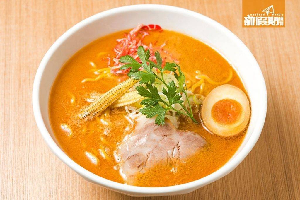 拉麵 拉麵推介｜味噌蝦濃湯拉麵 獨創的甜蝦湯與傳統札幌拉麵的味噌結合，是店內最具人氣的拉麵款式。