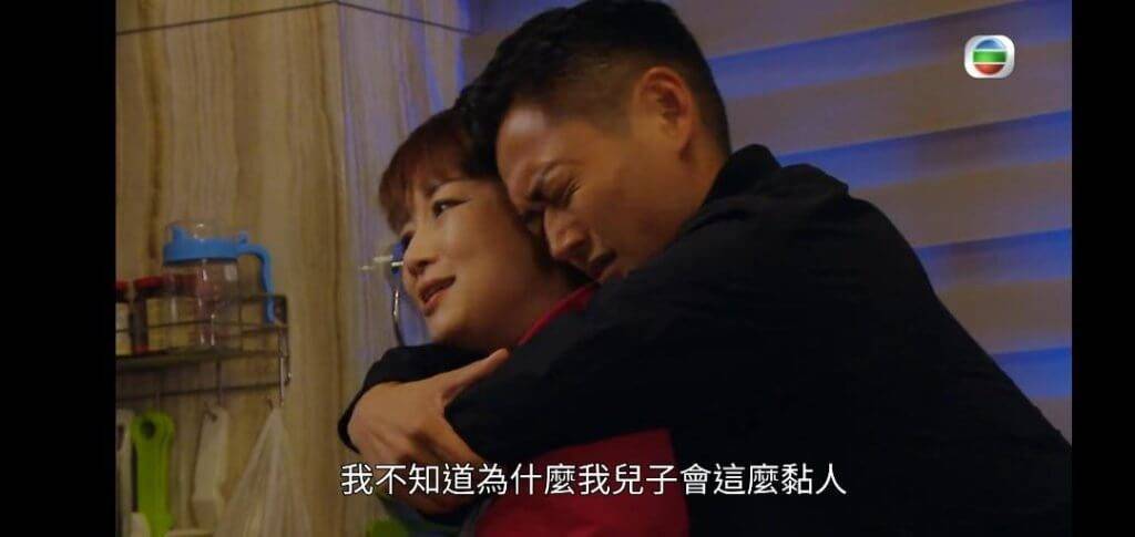王綺琴 王綺琴與張振朗在劇集《機場特警》演母子，張振朗經常攬實她撒嬌。