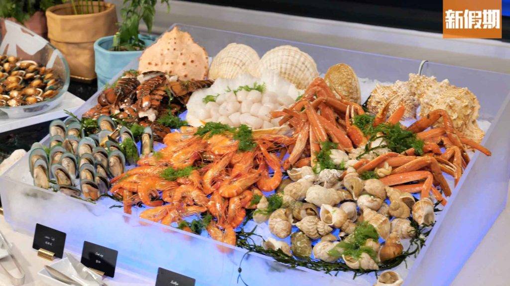 半島自助餐 半島酒店 海鮮供應約7-8款，如波士頓龍蝦、智利長腳蟹、澳洲青口、法國螺、南非虎蝦等。