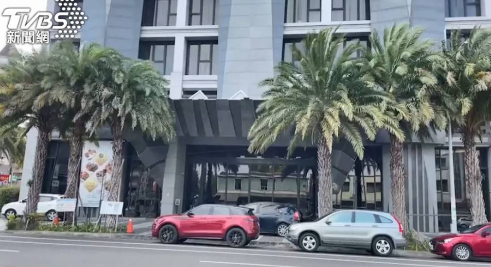 酒店 網民表示最近花了6020元台幣約$1500港幣），入住嘉義一間酒店，入住當日2樓至4樓疑似設備故障，導致多間酒店房都沒有熱水使用。
