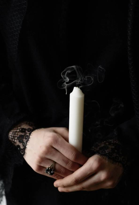 禮儀師 不過有網民認為做殯儀業就不應該害怕靈異事件。