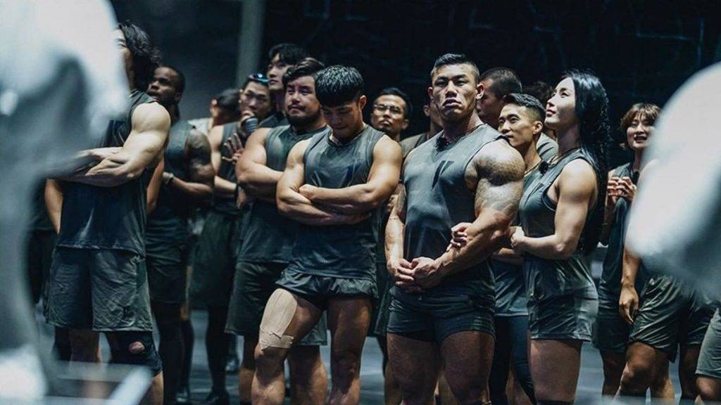 體能之巔 《體能之巔》節目集結100為體格頂尖的男女參賽，不分年齡、性別及職業，爭奪3億韓元獎金。