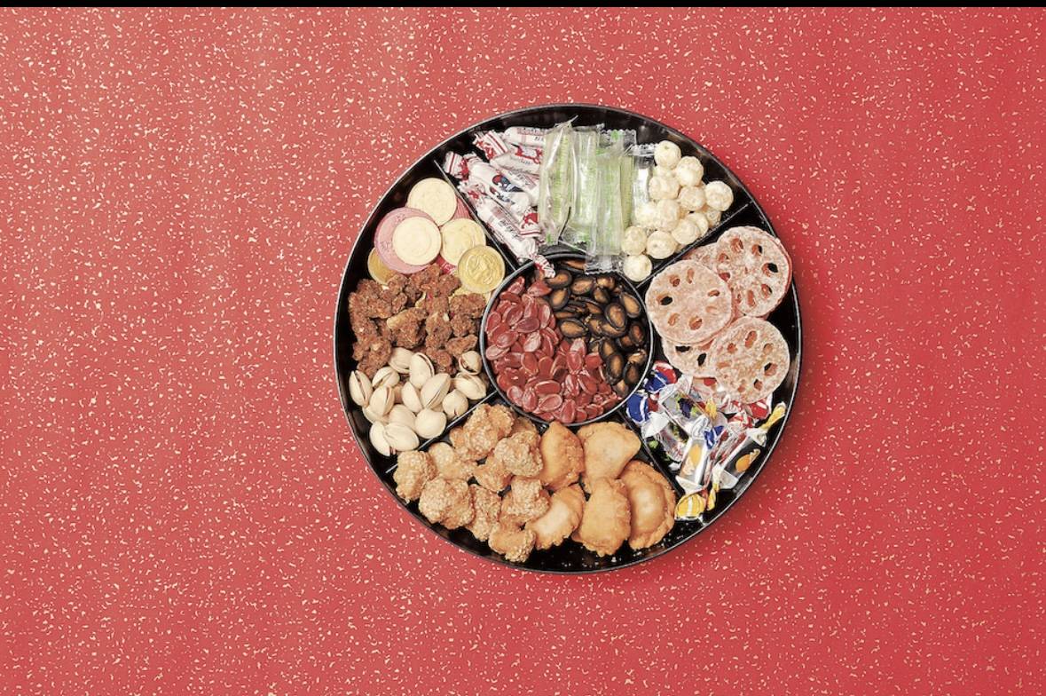 布置新年全盒9個宜忌|邊樣賀年食物唔適合放全盒?放一食品人人發財狂賺錢 | 飲食 | 新假期