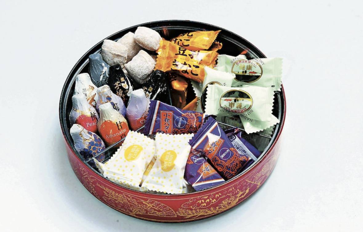 布置新年全盒9個宜忌|邊樣賀年食物唔適合放全盒?放一食品人人發財狂賺錢 | 飲食 | 新假期