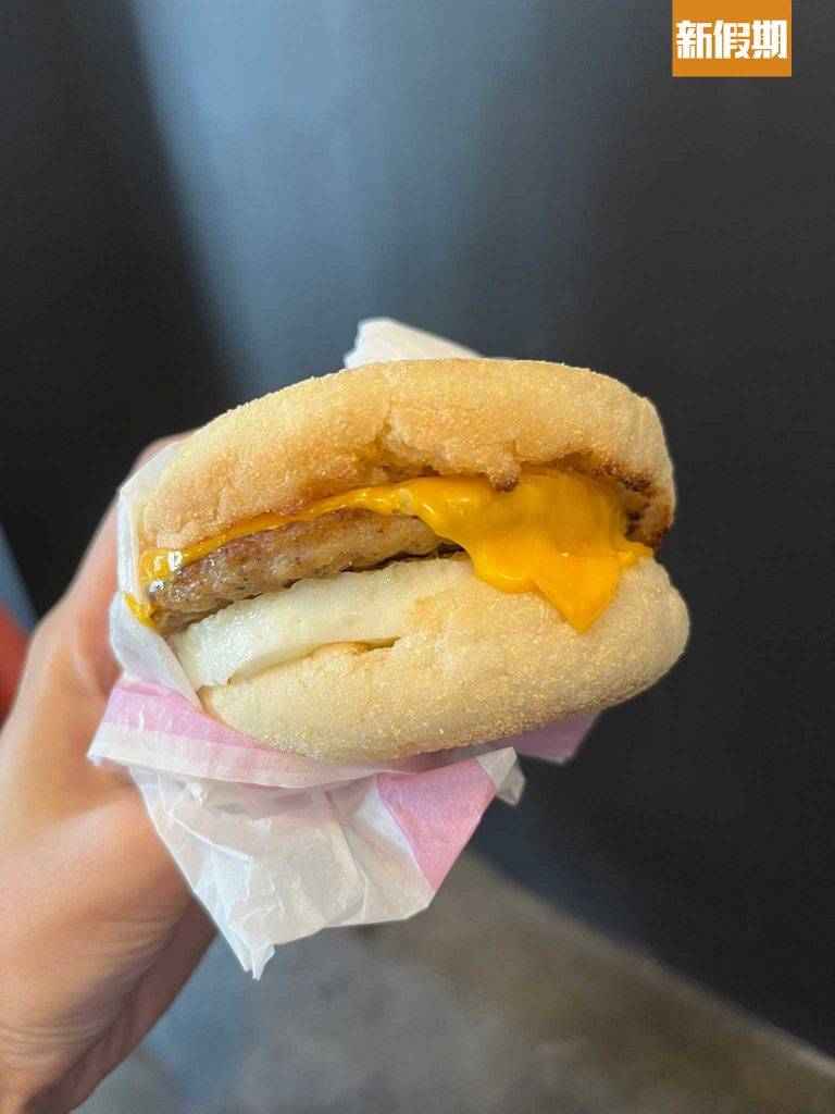 麥當勞 有香港網民表示豬柳蛋漢堡縮程度最明顯。