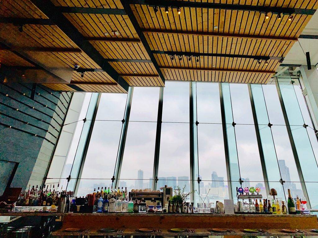 ifc餐廳 ifc餐廳2023｜落地玻璃夠開揚，可以望住維港景嘆美食。