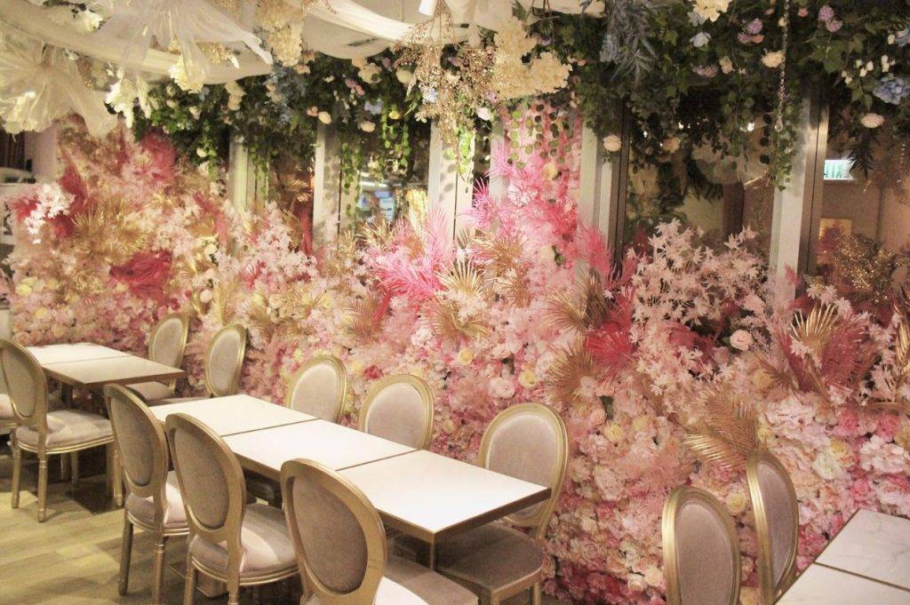 情人節餐廳 情人節餐廳2023推介｜餐廳由經驗花藝師設計，環境感覺置身於花花世界，吸引唔少人慕名而來打卡。