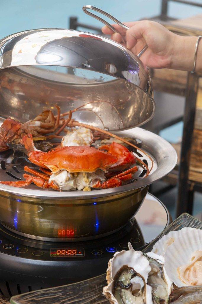 海鮮 露天餐廳2023｜肉蟹蒸完後肉質鮮甜，海水味濃重。