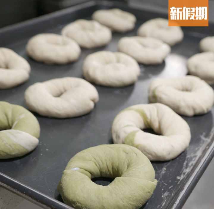 404 Plant 店內的純素Bagel以麵粉、水和酵母製成，店主幾乎每10秒即可搓成一個bagel！