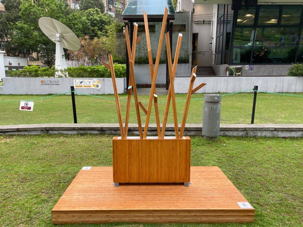 親子好去處 四位香港理工大學產品設計學榮譽)文學士畢業生 - 莊雅晴、李詠琪、呂美儀和薛竣鴻創作的「攝罅」竹藝擺設