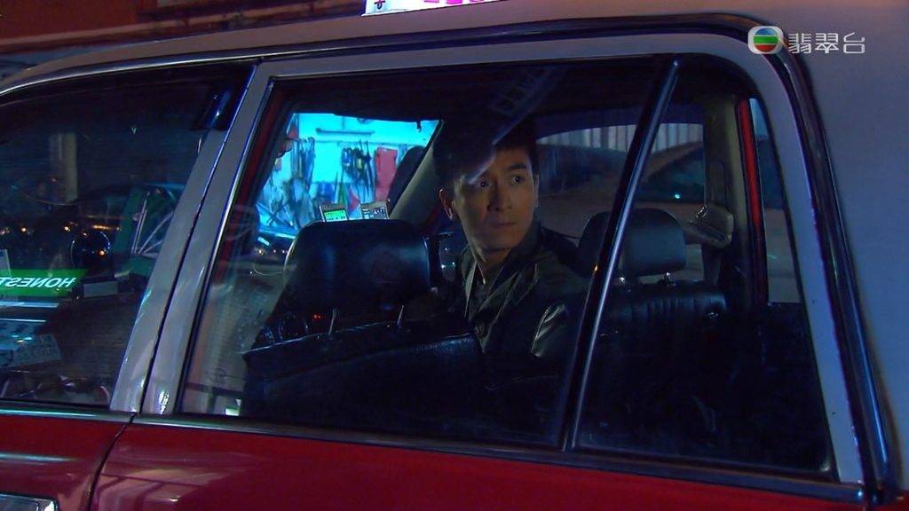 的士 的士司機見狀即大罵,指「你影響我行車」示意圖,非當事人)