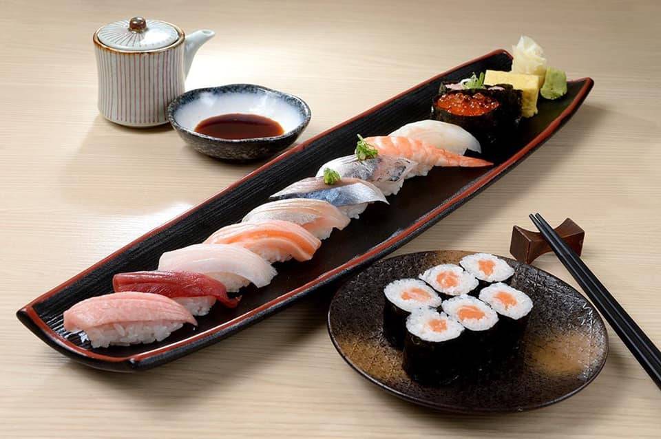 壽司放題 當中有壽司、刺身、手卷、粉麵、炸物及滋味甜品，款款吸引。