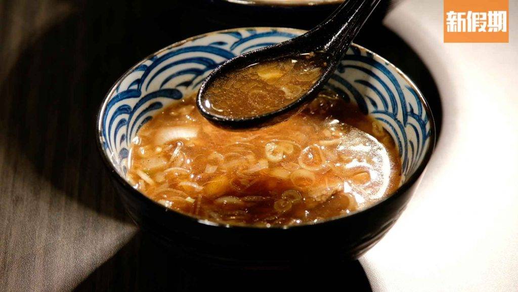 灣仔美食 沾麵Tsukemen以魚湯加入蒜油調成質感較薄身的沾汁。