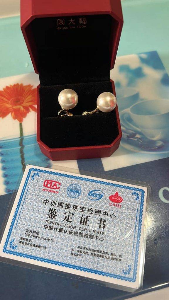 周大福 珍珠耳環 淘寶 網民嘲笑：「點解你會覺得呢個價可以買到真嘢」。