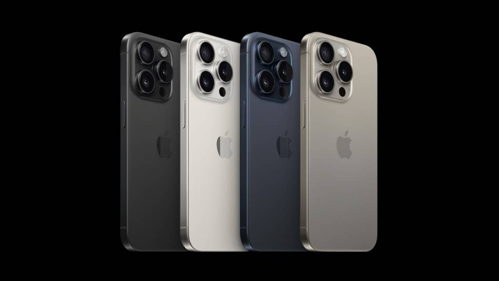 iPhone 15 Pro 四種顏色選擇：原色、藍色、白色和黑色